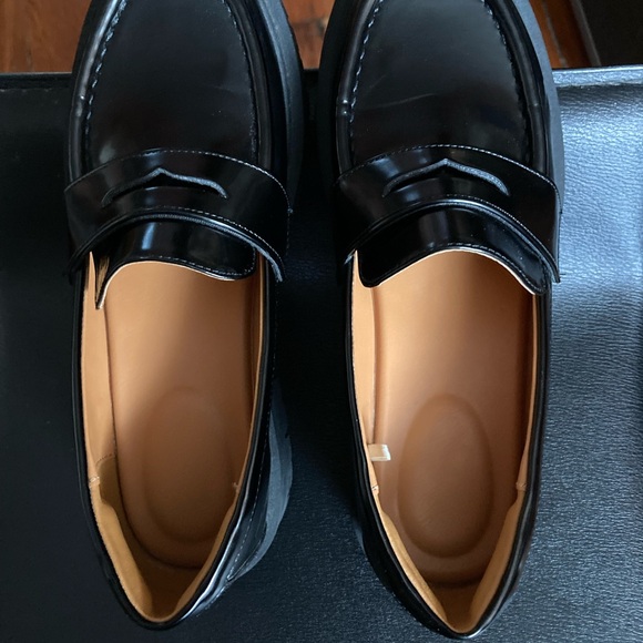 Women’s black loafers - Picture 1 of 7